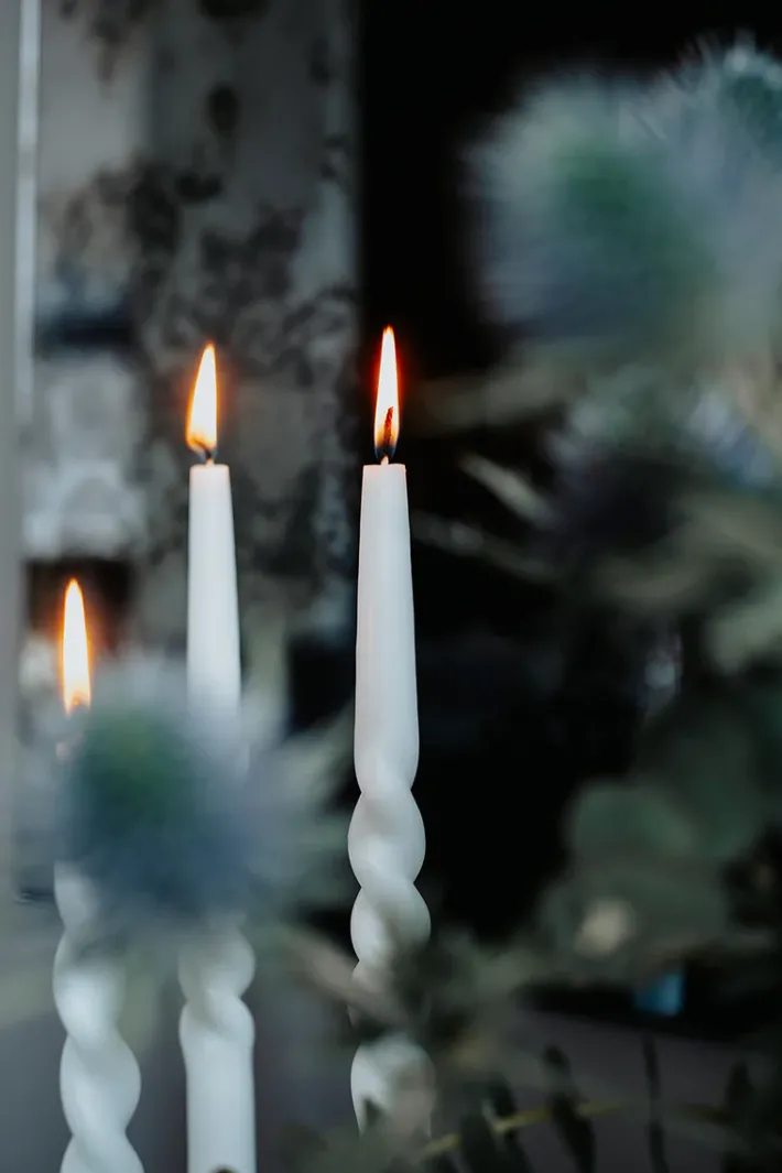 Specktrum The Curly Candle Collection - Packed with 4 Pieces per box - Mighty Blue Middle Curled